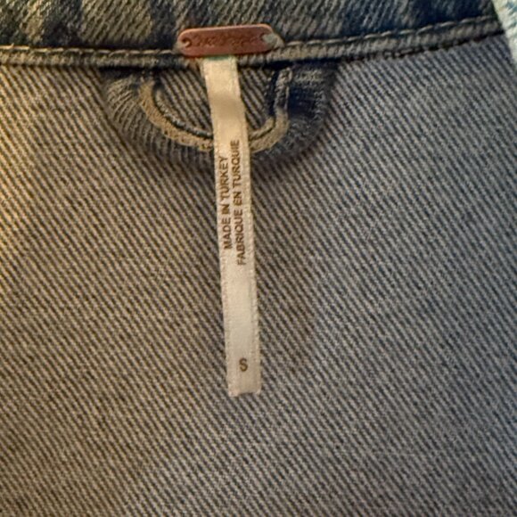 Free People Cropped Denim Jacket in S - Picture 3 of 5